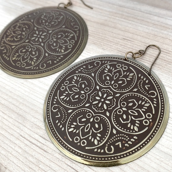 ❤️ Gold Brown Ornate Disc Drop Earrings - Picture 2 of 3